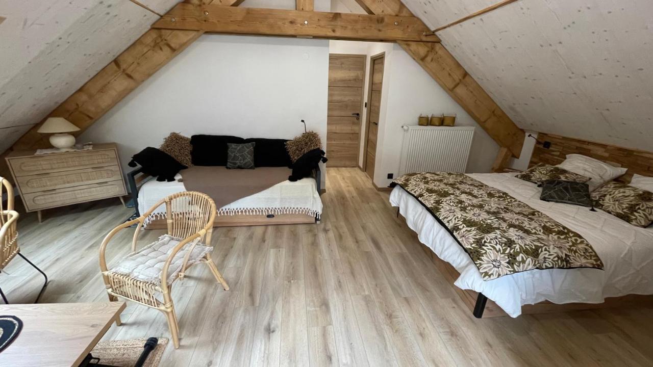 Chambres D'Hotes Les Chambres D'Elsa Albiez Montrond Bagian luar foto